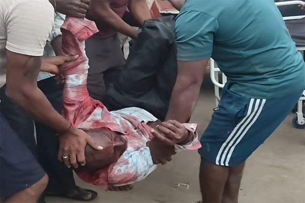 ಕುಟುಂಬ ಕಲಹಕ್ಕೆ ಕತ್ತಿ ಮಸೆದ ಮಗ: ಮಲತಂದೆ ಸ್ಥಿತಿ ಗಂಭೀರ, ಆರೋಪಿ ಪರಾರಿ